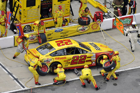 2013_bristol_1_logano